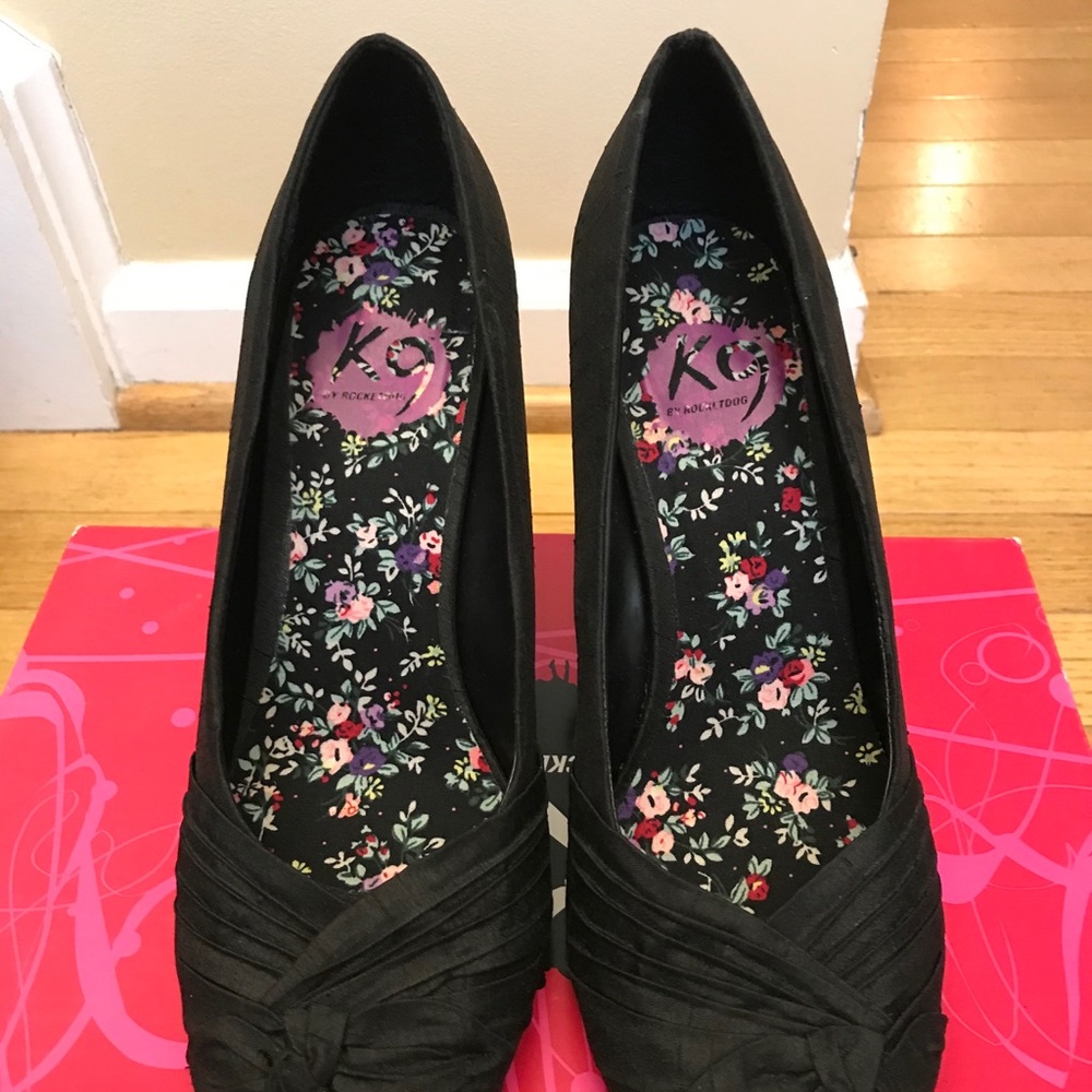 Black Heels - Size 8, 3.5 inch heels - Picture 2 of 7